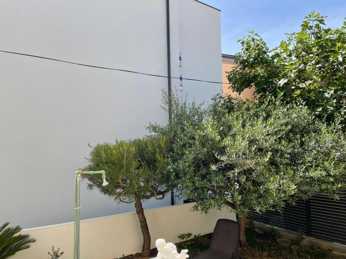 Apartments Villa Engeli Vir Εξωτερικό φωτογραφία