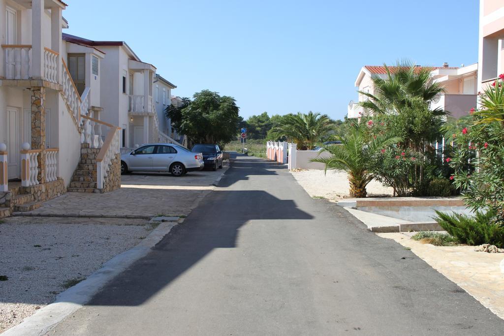 Apartments Villa Engeli Vir Εξωτερικό φωτογραφία