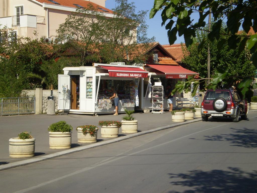 Apartments Villa Engeli Vir Εξωτερικό φωτογραφία