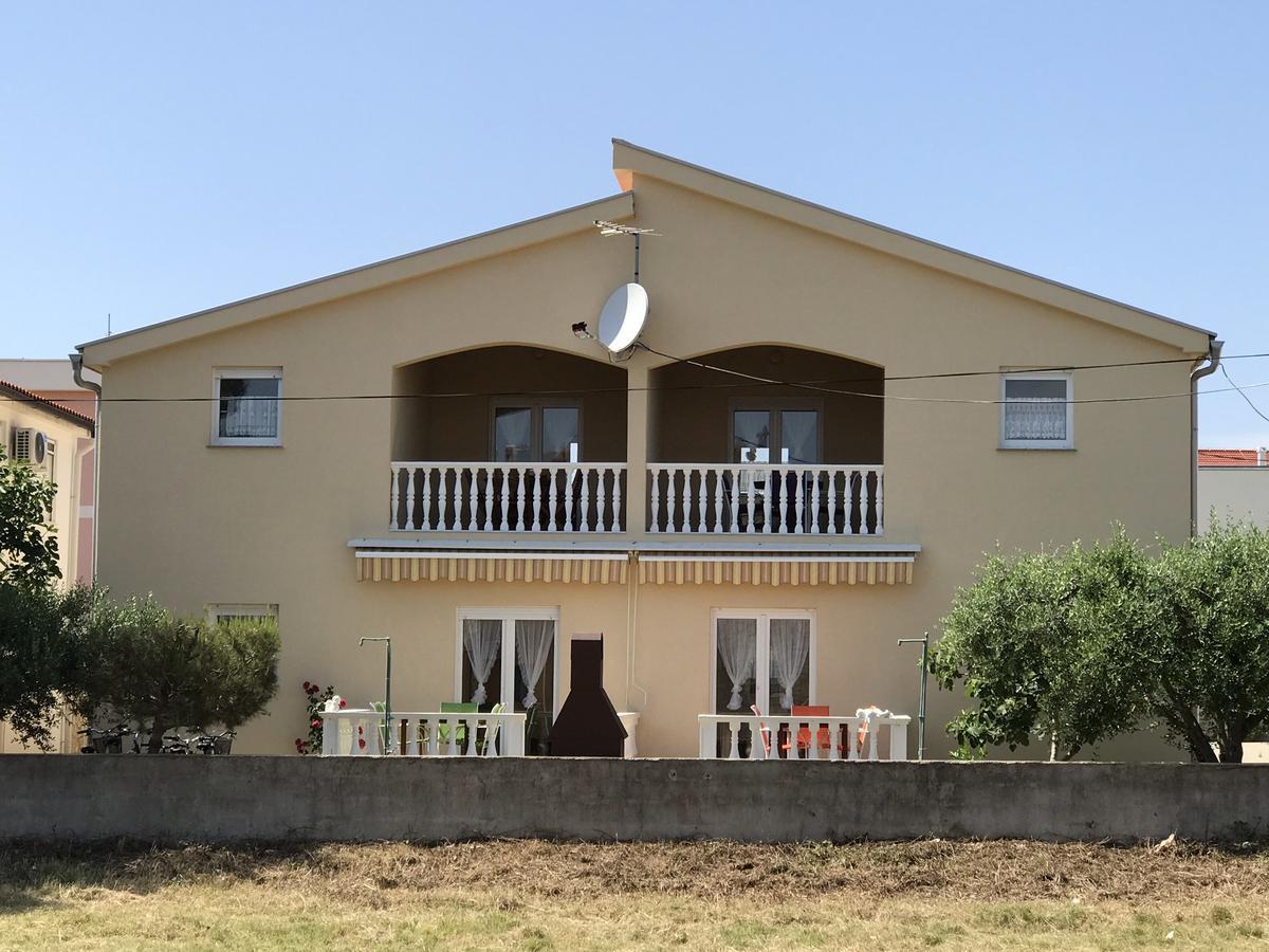 Apartments Villa Engeli Vir Εξωτερικό φωτογραφία