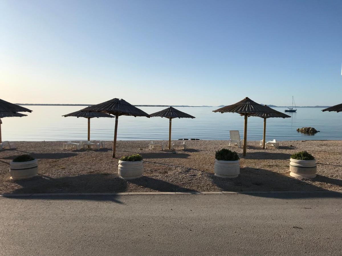 Apartments Villa Engeli Vir Εξωτερικό φωτογραφία